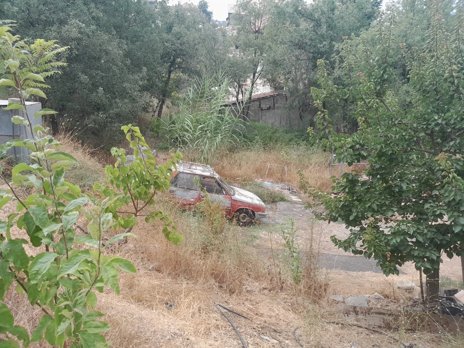 Land 576 sqm in the heart of klayaat for sale
